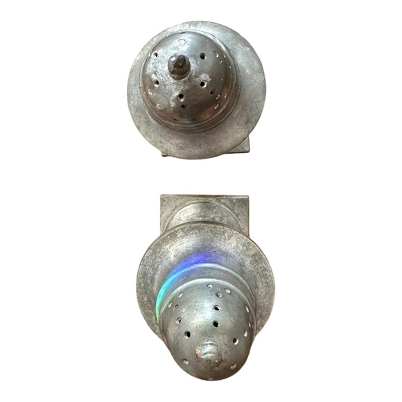 Vintage Pewter Early Stieff Colonial Williamsburg Salt and Pepper Set - Picture 4 of 6